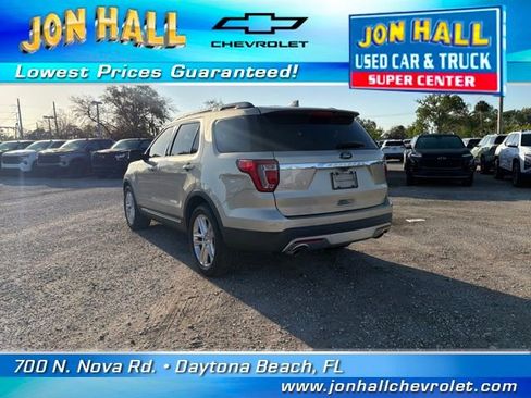 Used 2017 Ford Explorer XLT w/ Equipment Group 202A image 8