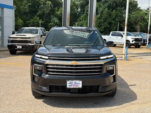 Used 2025 Chevrolet Traverse LT FWD image 11