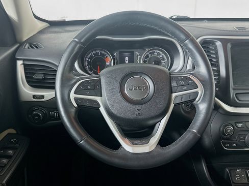 Used 2016 Jeep Cherokee Latitude FWD image 17