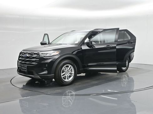 New 2025 Ford Explorer Active w/ Active Comfort Package image 7