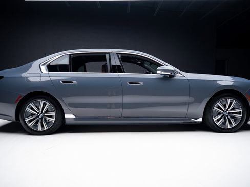 Used 2023 BMW i7 xDrive60 image 35