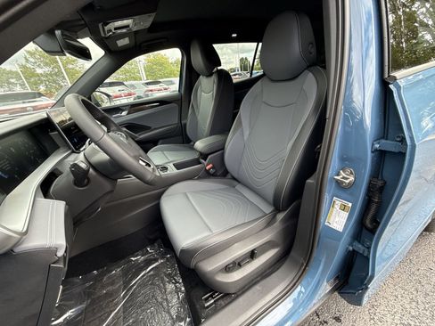 New 2025 Volkswagen Tiguan SE R-Line image 13