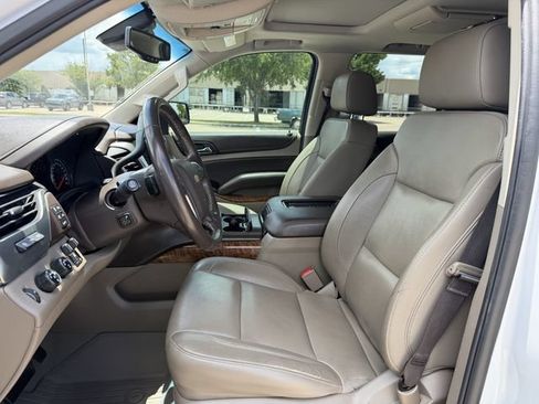 Used 2020 Chevrolet Tahoe Premier w/ Premier 6.2L Value Package AWD/4WD image 28