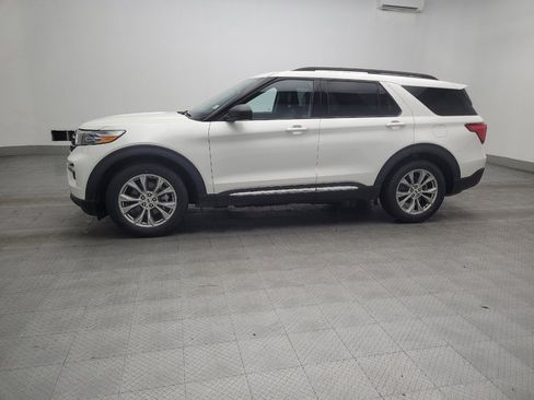 Used 2024 Ford Explorer XLT w/ Equipment Group 202A RWD image 2