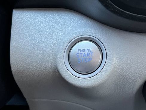Used 2024 Hyundai Venue SEL FWD image 24