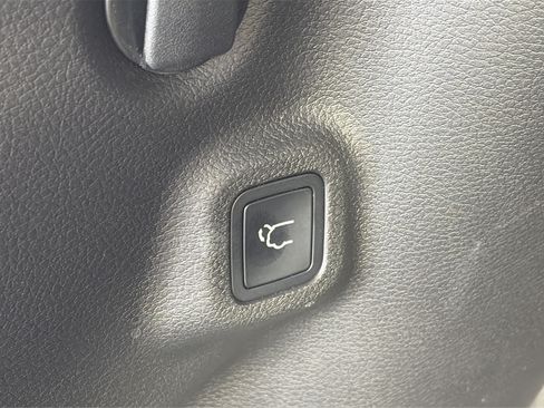 Used 2025 Jeep Compass Limited w/ Elite Group AWD/4WD image 15