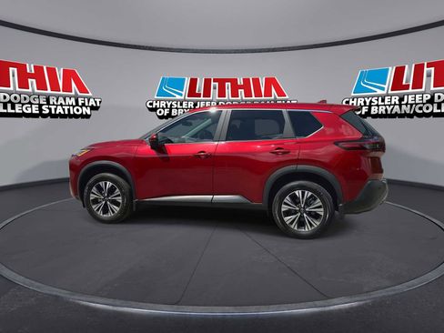 Used 2023 Nissan Rogue SV image 5