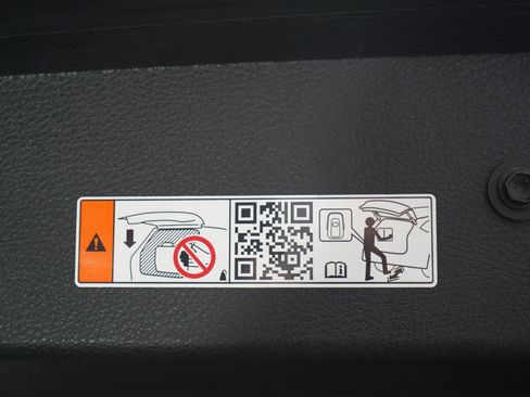 Used 2025 Toyota Sienna Limited image 12