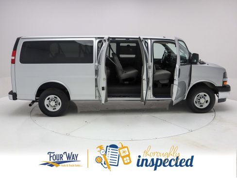 Used 2022 Chevrolet Express 3500 LS RWD image 3