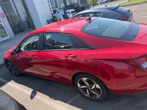 Used 2023 Hyundai Elantra SEL w/ Convenience Package FWD image 3