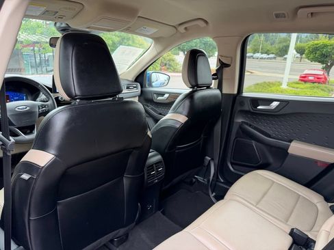 Used 2020 Ford Escape Titanium AWD/4WD image 36