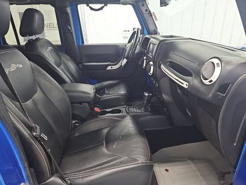 Used 2014 Jeep Wrangler Unlimited Sahara AWD/4WD image 27
