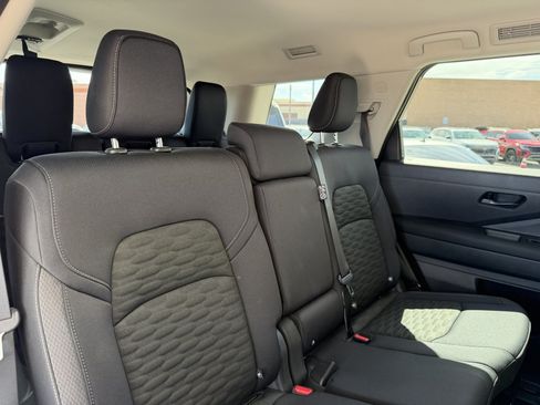 Used 2025 Nissan Pathfinder SV FWD image 37
