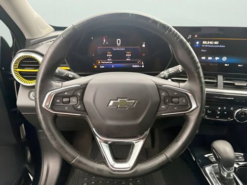 Used 2024 Chevrolet Trax ACTIV w/ Driver Confidence Package FWD image 14