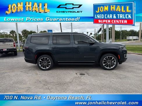 Used 2023 Jeep Wagoneer Series II w/ Premium Group I AWD/4WD image 16