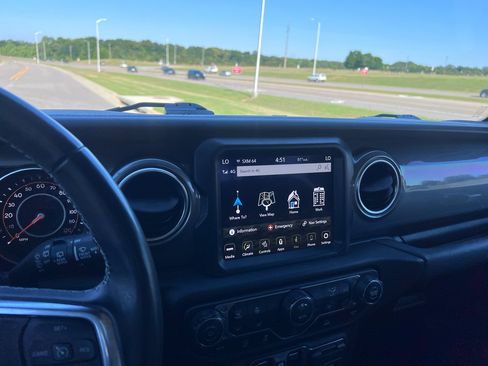 Used 2023 Jeep Wrangler Unlimited Sahara w/ Cold Weather Group AWD/4WD image 22