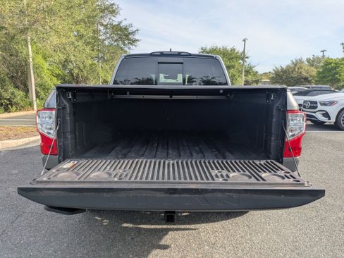 Used 2023 Nissan Titan SV w/ SV Convenience Package RWD image 12