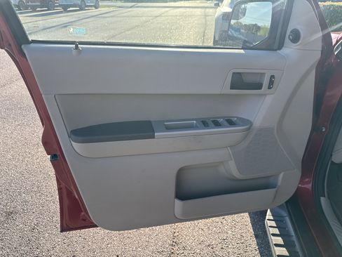 Used 2012 Ford Escape XLT image 6