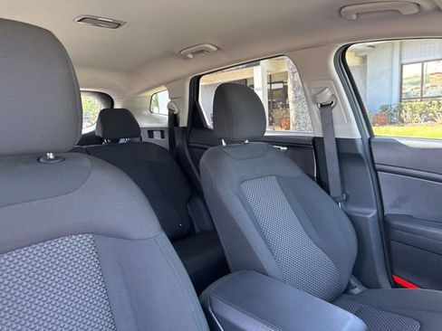 Used 2025 Kia Sportage LX image 12