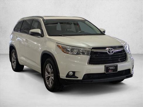 Used 2015 Toyota Highlander XLE image 3