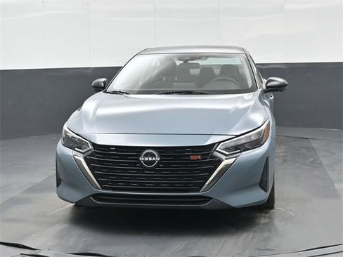 Used 2025 Nissan Sentra SR w/ SR Premium Package image 8