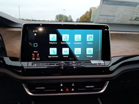 New 2026 Volkswagen Atlas SE FWD image 23