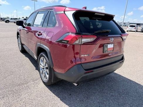 Used 2022 Toyota RAV4 XLE Premium AWD/4WD image 8