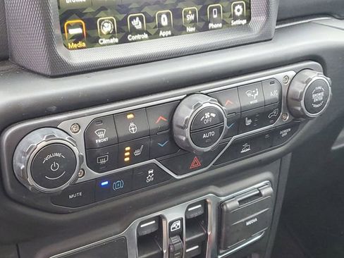 Used 2023 Jeep Wrangler Unlimited Sahara w/ Cold Weather Group image 16