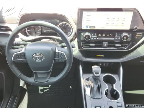Used 2023 Toyota Highlander XLE FWD image 30