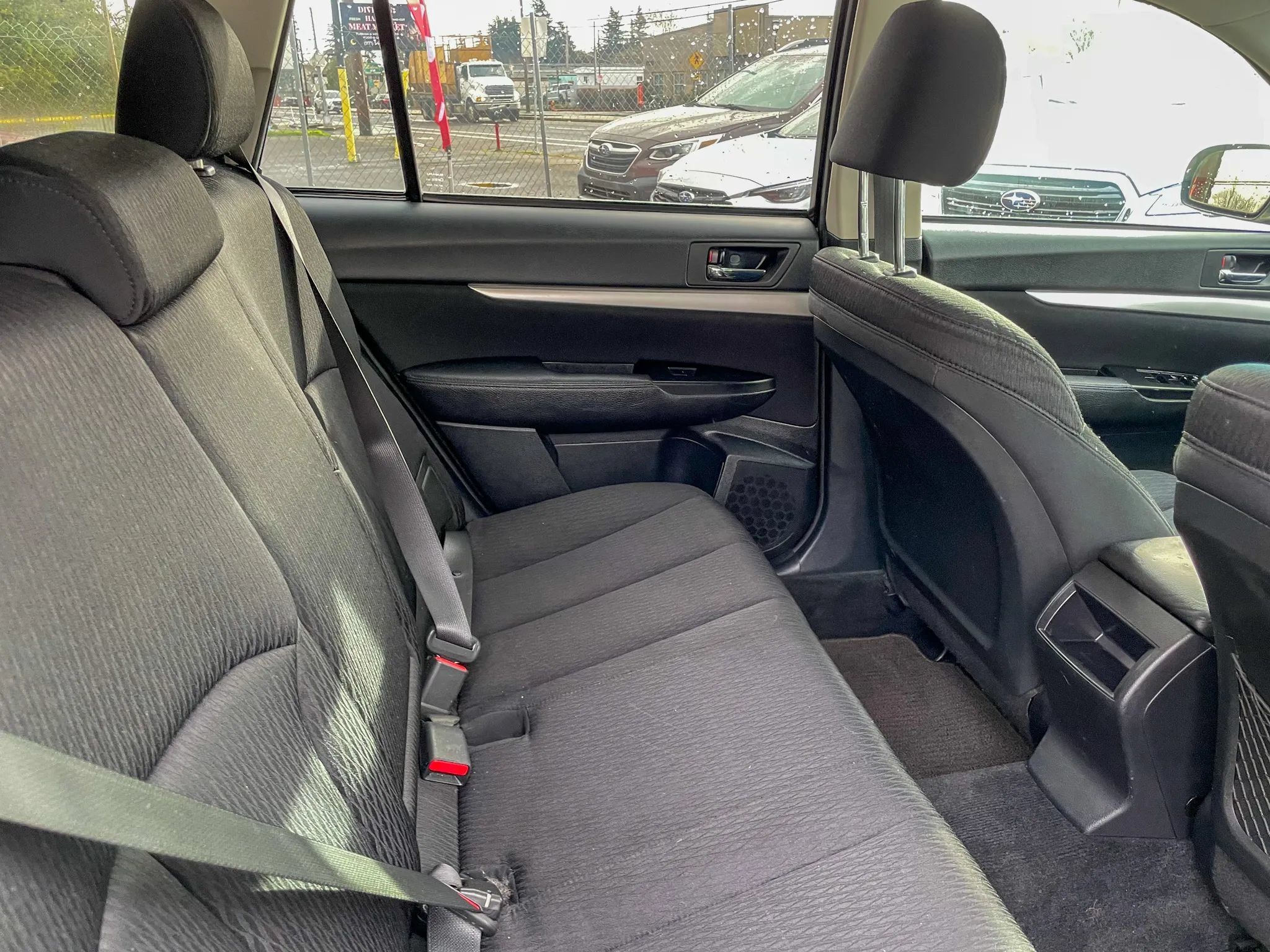 Used 2010 Subaru Outback 2.5i Premium AWD/4WD image 35