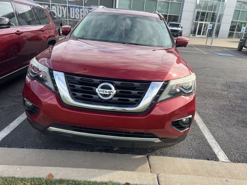 Used 2017 Nissan Pathfinder Platinum w/ Family Entertainment Package image 2
