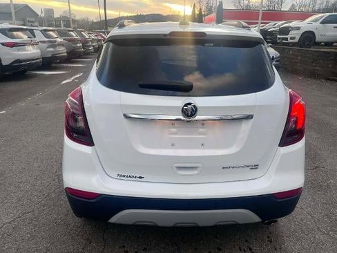 Used 2022 Buick Encore Preferred image 2