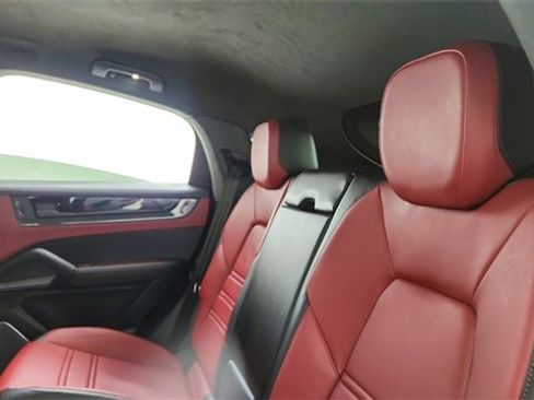 Used 2024 Porsche Cayenne Turbo GT image 33