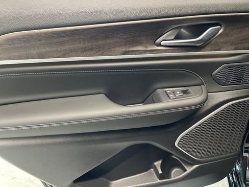 New 2026 Jeep Grand Cherokee L Limited image 25