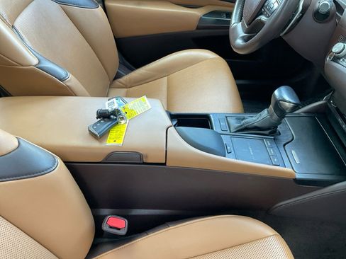 Used 2021 Lexus ES 250 image 38