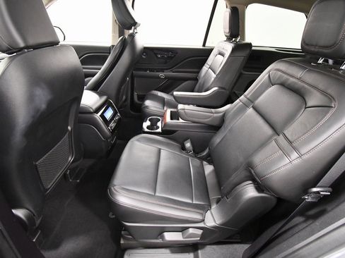 Used 2023 Lincoln Aviator Reserve w/ Equipment Group 201A image 15