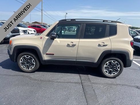 Used 2016 Jeep Renegade Trailhawk AWD/4WD image 8