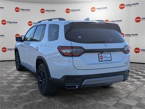 New 2025 Honda Pilot Touring image 7