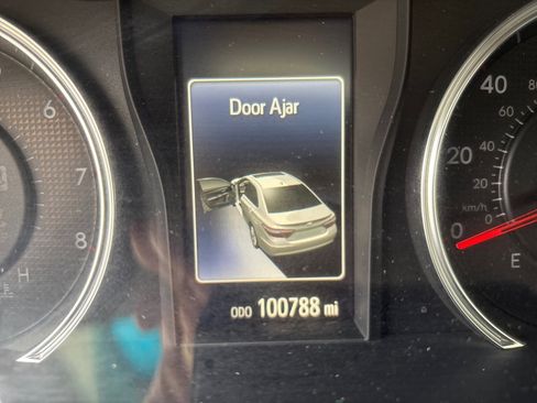 Used 2015 Toyota Camry LE image 11