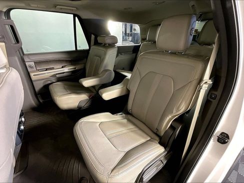 Used 2018 Ford Expedition Limited w/ Equipment Group 301A AWD/4WD image 34