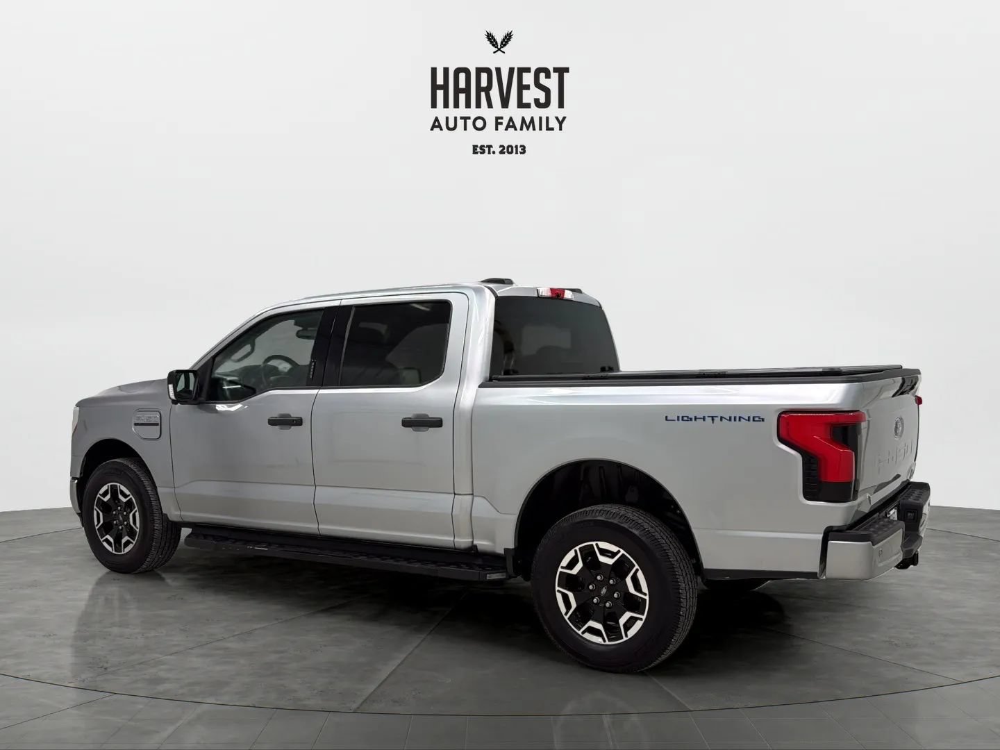 Used 2022 Ford F150 Lightning XLT AWD/4WD image 3