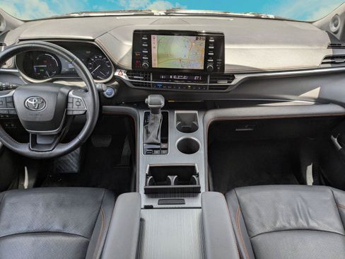 Used 2024 Toyota Sienna XSE w/ XSE Premium Package AWD/4WD image 19