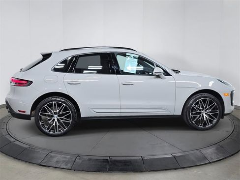 Certified 2025 Porsche Macan image 8