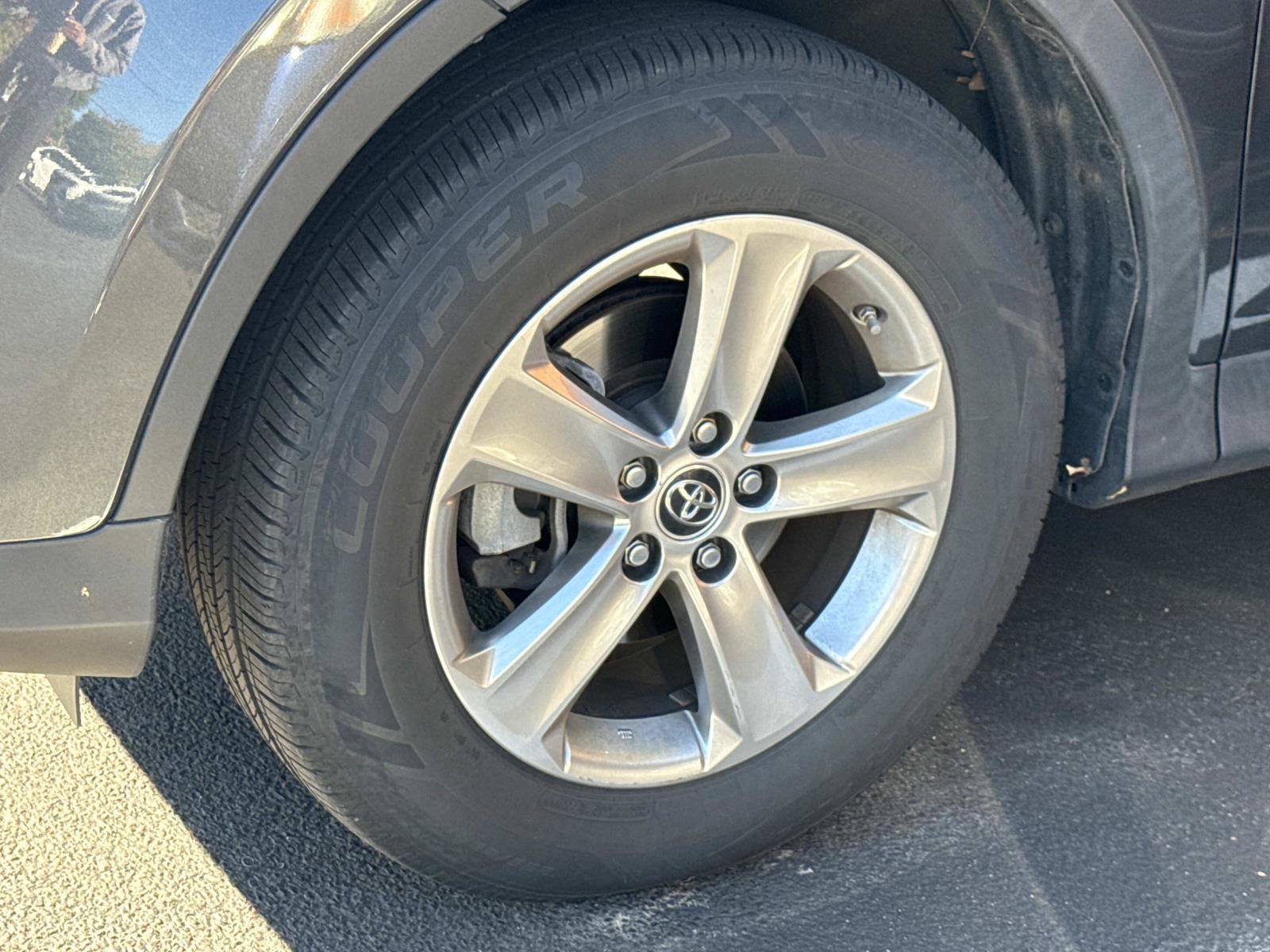Used 2015 Toyota RAV4 XLE AWD/4WD image 9