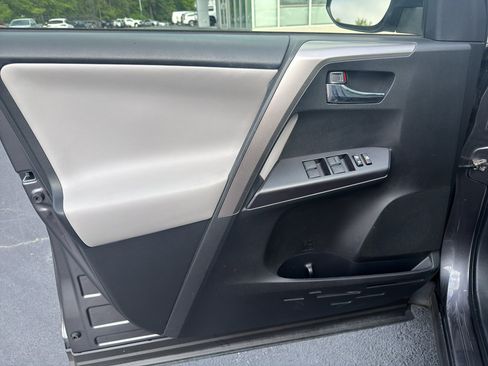 Used 2017 Toyota RAV4 XLE FWD image 17
