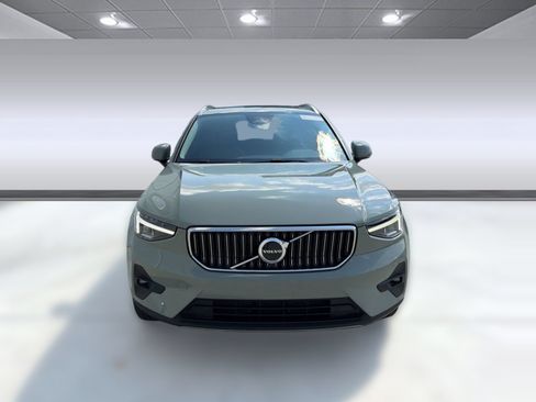 Used 2023 Volvo XC40 B5 Plus w/ Protection Package Premier AWD/4WD image 6