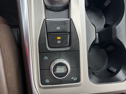 Used 2023 Ford Explorer King Ranch w/ Technology Package image 39