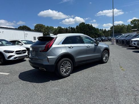 Used 2024 Cadillac XT4 Premium Luxury FWD image 4