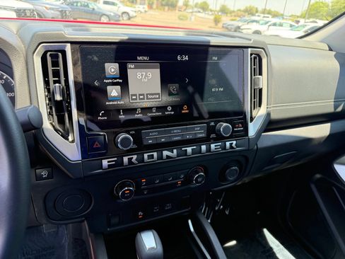 Used 2025 Nissan Frontier SV RWD image 19