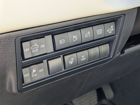 Used 2024 Toyota Tundra Capstone AWD/4WD image 27